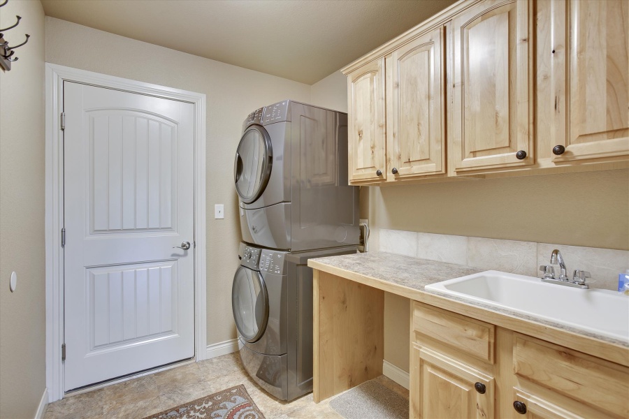 7033 Ruidoso Dr, Windsor, Colorado, United States 80550, 5 Bedrooms Bedrooms, ,3 BathroomsBathrooms,House,Furnished, Ruidoso Dr,1048