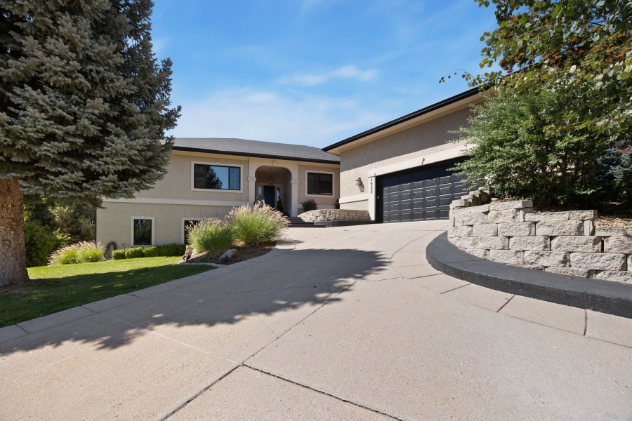 4 Bedroom Fully-Furnished Executive Home in Lakewood, Colorado
