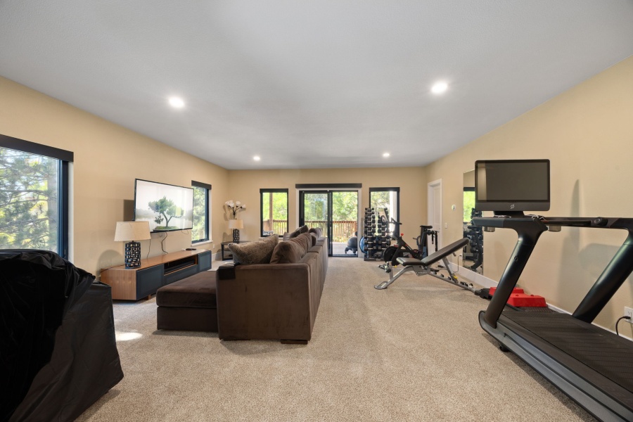 4 Bedroom Fully-Furnished Executive Home in Lakewood, Colorado