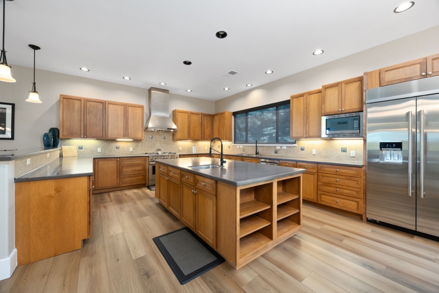 4 Bedroom Fully-Furnished Executive Home in Lakewood, Colorado