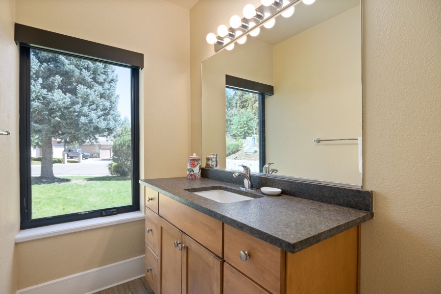 4 Bedroom Fully-Furnished Executive Home in Lakewood, Colorado