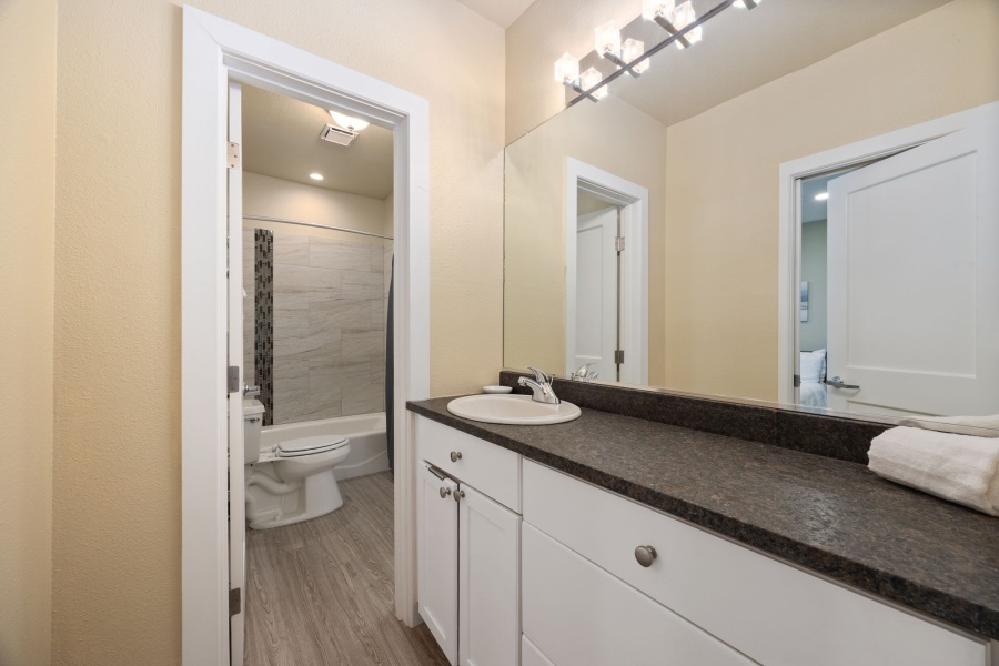 4 Bedroom Fully-Furnished Executive Home in Lakewood, Colorado