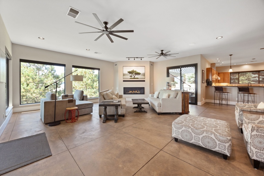 4 Bedroom Fully-Furnished Executive Home in Lakewood, Colorado