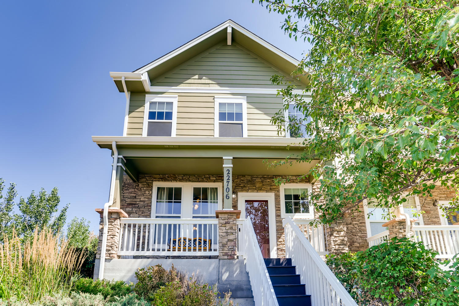 Townhome in Saddle Rock Area AvenueWest Denver