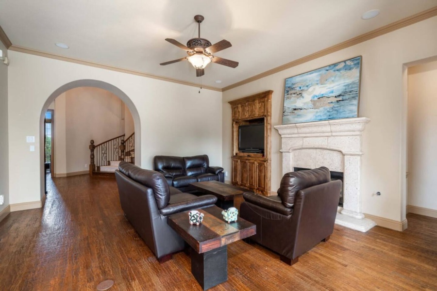 Fully furnished, executive rental with pool in North Dallas, easy access to DFW