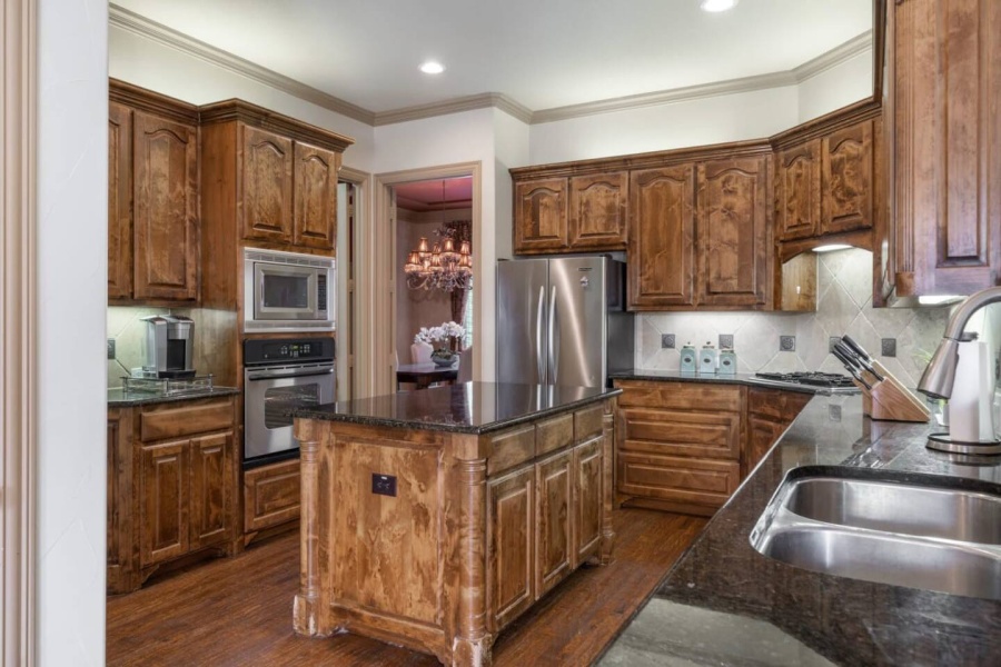 Fully furnished, executive rental with pool in North Dallas, easy access to DFW