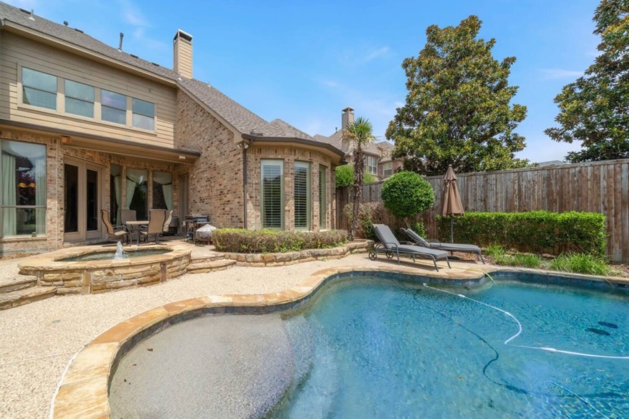 Fully furnished, executive rental with pool in North Dallas, easy access to DFW