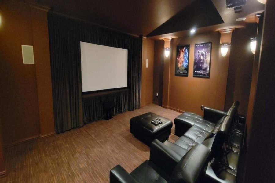 Fully furnished, executive rental with pool in North Dallas, easy access to DFW