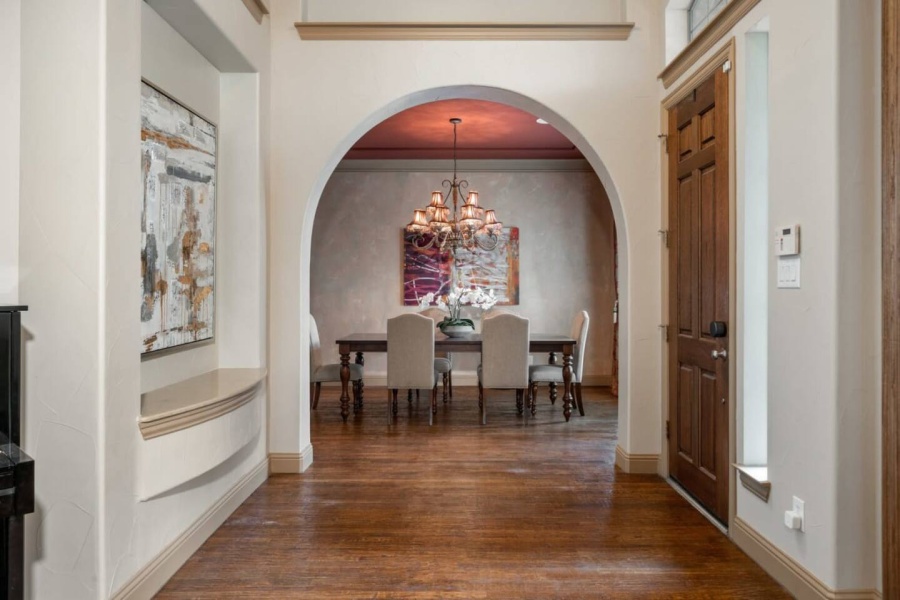 Fully furnished, executive rental with pool in North Dallas, easy access to DFW