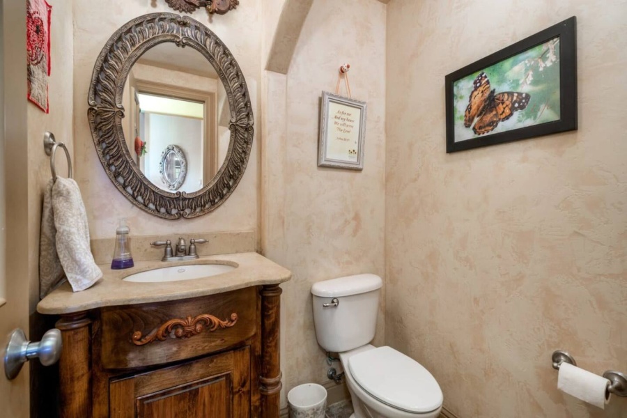 Fully furnished, executive rental with pool in North Dallas, easy access to DFW