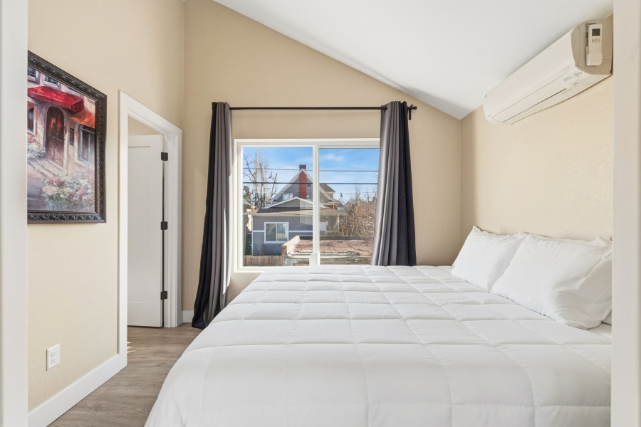 Situated in the charming Whittier neighborhood, this home offers easy access to some of Denver’s most popular destinations:
Downtown Denver – minutes away
City Park – walking distance
Denver Zoo
Denver Museum of Nature & Science
Close to restaurants, coffee shops, hospitals, and major commuter routes