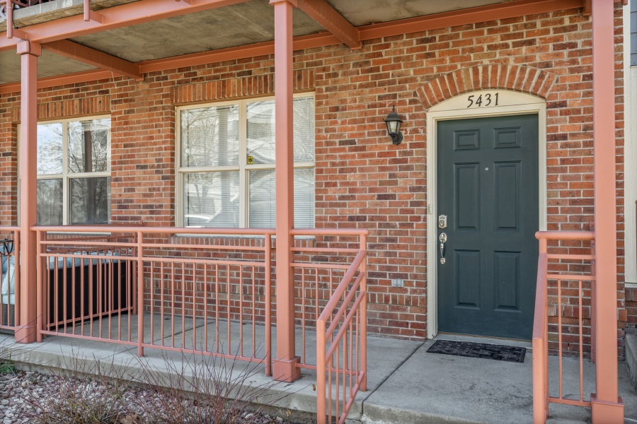 Clean and tastefully decorated 1 Bedroom/2.5 Bath 3-level townhome in Olde Arvada. Features a 2-car attached garage with tandem parking, fireplace, balcony, walk-in closet, and an office area with a desk. The washer and dryer are on the 3rd level.

The Water Tower Village community has a pool, hot tub, and gym.

Water Town Village is located close to RTD light rail, adjacent to Old Town Arvada and shopping center to its south. This area offers restaurants, shopping, specialty shopping, coffee shops, pizza parlors