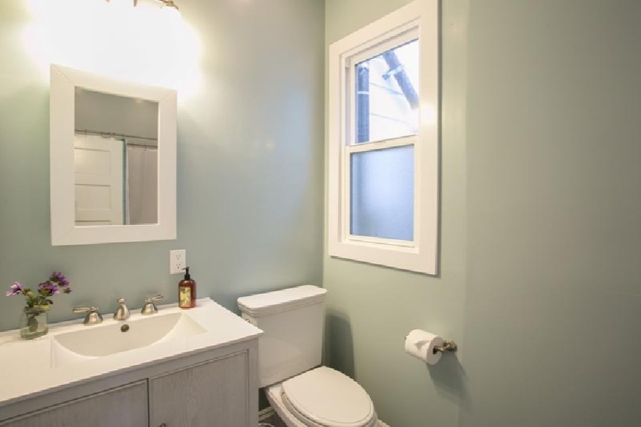 2 Bedroom and 2 Bathroom flat in Noe Valley. Features: elegant textured moldings reminiscent of turn-of-the century design, work desk, pull-out sofa, mirrored closets, walk-in closets, stool seating at the kitchen island, clawfoot bathtub, large outdoor wooden deck with views, and view of the Twin Peaks mountain to the west. This is an upper floor unit. There is no assigned parking with the property, but street parking is not difficult as there are no time restrictions.

Short walk to the vibrant commercial corridor of 24th Street featuring a Whole Foods market, boutiques, bars, Starbucks and Zagat rated restaurants. Corporate shuttles are within walking distance.