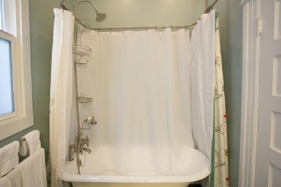 2 Bedroom and 2 Bathroom flat in Noe Valley. Features: elegant textured moldings reminiscent of turn-of-the century design, work desk, pull-out sofa, mirrored closets, walk-in closets, stool seating at the kitchen island, clawfoot bathtub, large outdoor wooden deck with views, and view of the Twin Peaks mountain to the west. This is an upper floor unit. There is no assigned parking with the property, but street parking is not difficult as there are no time restrictions.

Short walk to the vibrant commercial corridor of 24th Street featuring a Whole Foods market, boutiques, bars, Starbucks and Zagat rated restaurants. Corporate shuttles are within walking distance.