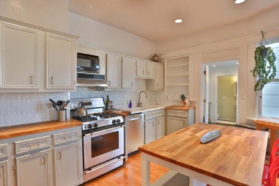 2 Bedroom and 2 Bathroom flat in Noe Valley. Features: elegant textured moldings reminiscent of turn-of-the century design, work desk, pull-out sofa, mirrored closets, walk-in closets, stool seating at the kitchen island, clawfoot bathtub, large outdoor wooden deck with views, and view of the Twin Peaks mountain to the west. This is an upper floor unit. There is no assigned parking with the property, but street parking is not difficult as there are no time restrictions.

Short walk to the vibrant commercial corridor of 24th Street featuring a Whole Foods market, boutiques, bars, Starbucks and Zagat rated restaurants. Corporate shuttles are within walking distance.