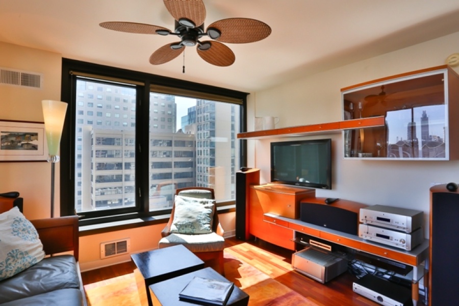 2 Bedroom/2 Bathroom condo at New Montgomery! Features: stainless steel appliances, granite counters, ceiling fan, desk, cherry wood floors, marble tiling, state-of-the art A/V system with surround sound, master with custom built-Italian queen bed and side tables, ensuite bath, walk-in closets, and twin bed that converts into sofa.

Amenities include: 24-hour attendant, bike parking, and roof deck with BBQ, gas fire pit and panoramic city views.

With a 94 Walk Score, this location offers easy access to FiDi, Union Square, the Embarcadero as well as San Francisco\'s world-class sports arenas.
No parking.