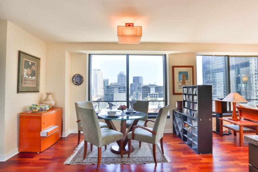 2 Bedroom/2 Bathroom condo at New Montgomery! Features: stainless steel appliances, granite counters, ceiling fan, desk, cherry wood floors, marble tiling, state-of-the art A/V system with surround sound, master with custom built-Italian queen bed and side tables, ensuite bath, walk-in closets, and twin bed that converts into sofa.

Amenities include: 24-hour attendant, bike parking, and roof deck with BBQ, gas fire pit and panoramic city views.

With a 94 Walk Score, this location offers easy access to FiDi, Union Square, the Embarcadero as well as San Francisco\'s world-class sports arenas.
No parking.