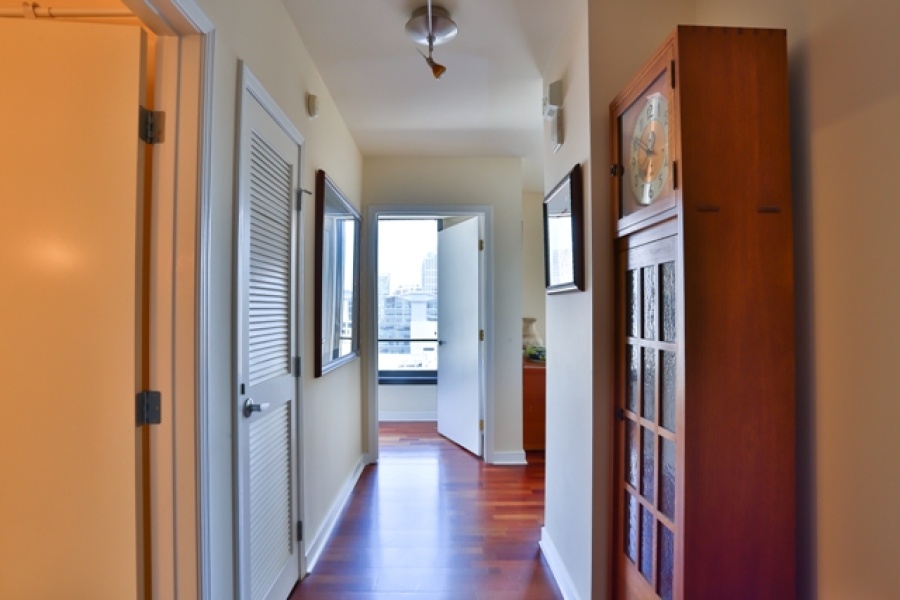 2 Bedroom/2 Bathroom condo at New Montgomery! Features: stainless steel appliances, granite counters, ceiling fan, desk, cherry wood floors, marble tiling, state-of-the art A/V system with surround sound, master with custom built-Italian queen bed and side tables, ensuite bath, walk-in closets, and twin bed that converts into sofa.

Amenities include: 24-hour attendant, bike parking, and roof deck with BBQ, gas fire pit and panoramic city views.

With a 94 Walk Score, this location offers easy access to FiDi, Union Square, the Embarcadero as well as San Francisco\'s world-class sports arenas.
No parking.