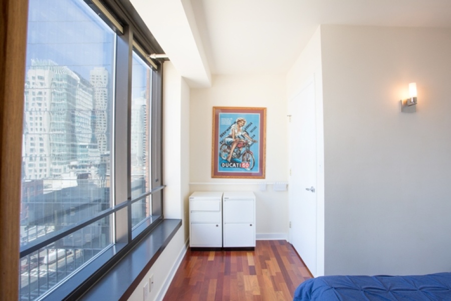 2 Bedroom/2 Bathroom condo at New Montgomery! Features: stainless steel appliances, granite counters, ceiling fan, desk, cherry wood floors, marble tiling, state-of-the art A/V system with surround sound, master with custom built-Italian queen bed and side tables, ensuite bath, walk-in closets, and twin bed that converts into sofa.

Amenities include: 24-hour attendant, bike parking, and roof deck with BBQ, gas fire pit and panoramic city views.

With a 94 Walk Score, this location offers easy access to FiDi, Union Square, the Embarcadero as well as San Francisco\'s world-class sports arenas.
No parking.