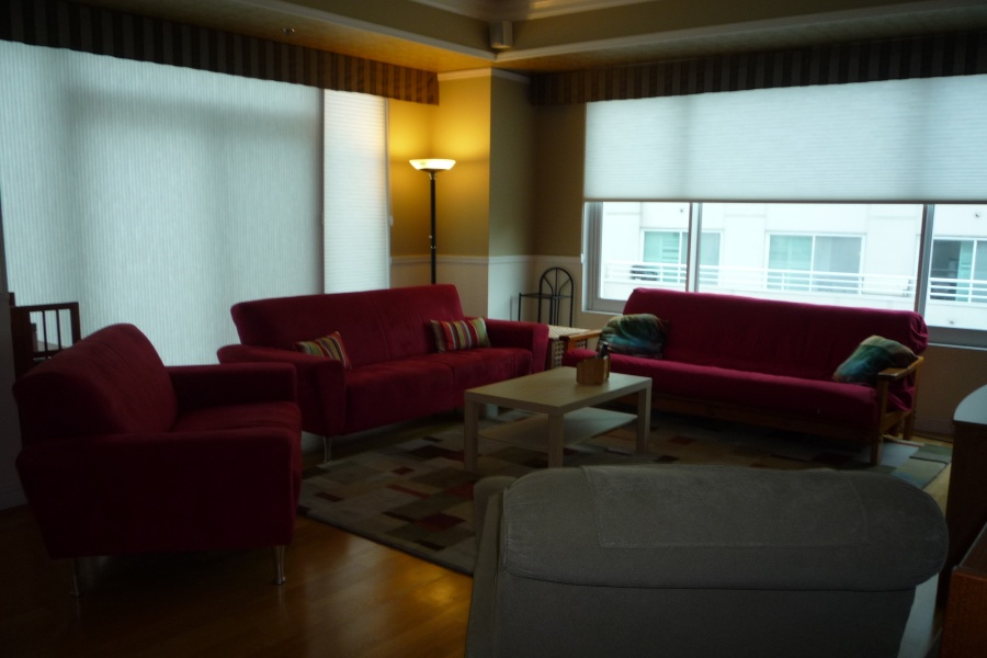 Large 2 Bedroom/1 Bathroom condo located near the Embarcadero and is in walking distance to the Financial District. Features: open galley kitchen, stainless steel appliances, mirrored closet doors, landscaped courtyard, and open-air patio. Second bedroom has access to outdoor patio through a sliding glass door.

Amenities include: fitness center, hot tub, sauna room, and a 24-hour security desk. One parking space in the building garage is included. The washer and dryer are in the common hallway on the same floor.

WalkScore.com calls this area of San Francisco a Walker\'s Paradise as all of your daily errands do not require a car. Fisherman\'s Wharf and many restaurants are within walking distance. In addition, public transportation is very close and can get you to the Financial District with ease!