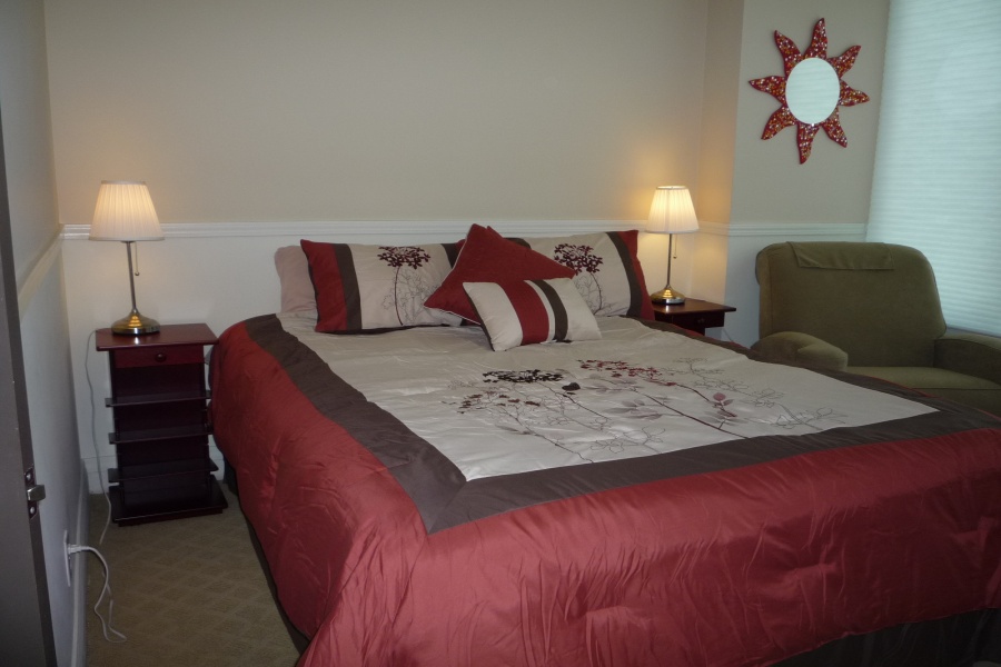 Large 2 Bedroom/1 Bathroom condo located near the Embarcadero and is in walking distance to the Financial District. Features: open galley kitchen, stainless steel appliances, mirrored closet doors, landscaped courtyard, and open-air patio. Second bedroom has access to outdoor patio through a sliding glass door.

Amenities include: fitness center, hot tub, sauna room, and a 24-hour security desk. One parking space in the building garage is included. The washer and dryer are in the common hallway on the same floor.

WalkScore.com calls this area of San Francisco a Walker\'s Paradise as all of your daily errands do not require a car. Fisherman\'s Wharf and many restaurants are within walking distance. In addition, public transportation is very close and can get you to the Financial District with ease!