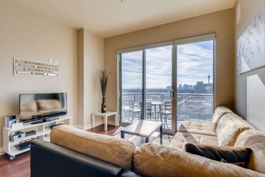 Las Vegas, Nevada, 2 Bedrooms Bedrooms, ,1.75 BathroomsBathrooms,Apartment,Furnished,The Ogden,Las Vegas ,12,1327