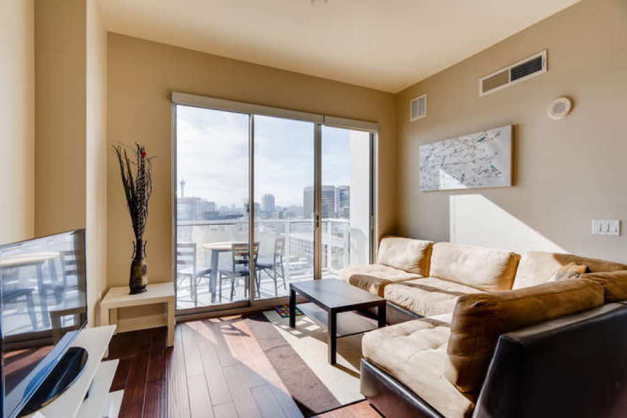 Las Vegas, Nevada, 2 Bedrooms Bedrooms, ,1.75 BathroomsBathrooms,Apartment,Furnished,The Ogden,Las Vegas ,12,1327