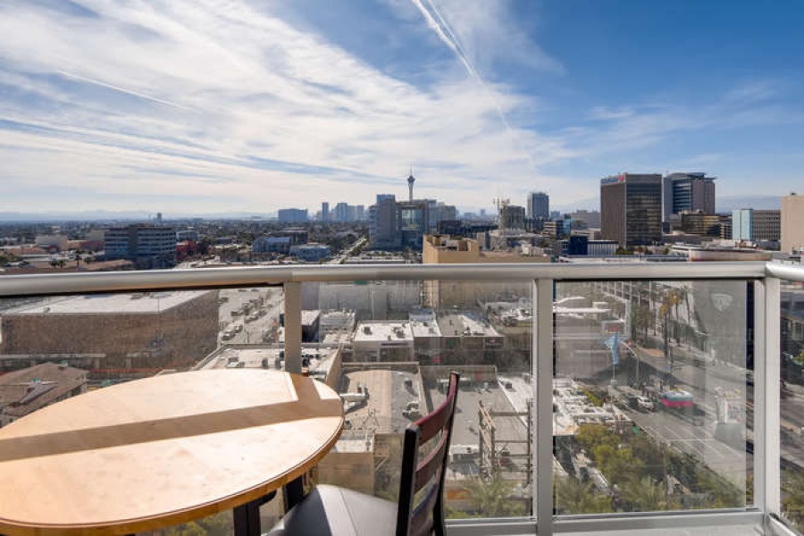 Las Vegas, Nevada, 2 Bedrooms Bedrooms, ,1.75 BathroomsBathrooms,Apartment,Furnished,The Ogden,Las Vegas ,12,1327