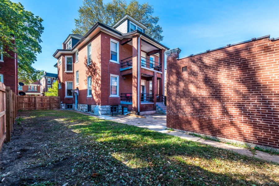 St. Louis, Missouri, 2 Bedrooms Bedrooms, ,1.5 BathroomsBathrooms,Apartment,Furnished,Pershing,1,1353